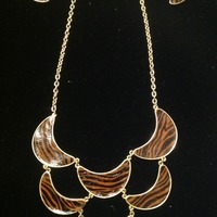 Beautiful necklace and matching earrings  - Thumbnail 2