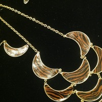 Beautiful necklace and matching earrings  - Thumbnail 4