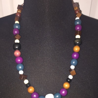 Wooden shaped statement necklace - Thumbnail 2