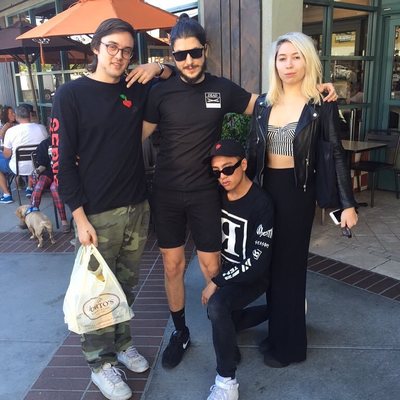 DEAD CROSSED SWORDS TSHIRT