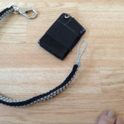 Wallet chain (square no wallet hole)