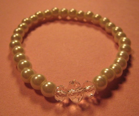 Ivory Glass Pearl & Crystal Bracelet