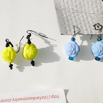 Periwinkle and yellow/black rose shaped acrylic beaded earrings