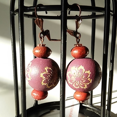 Clasp purple-yellow bead earrings