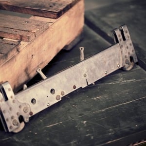 B-11 BOMB SHACKLE - 14" SPACING