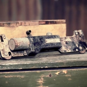 S-20 Bomb Shackle - 14" Spacing