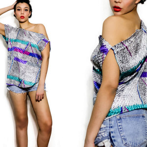 Vintage S / M / L 1980s Asymmetrical Off The Shoulder Shirt Top w/ Graphic Print Small Medium Large