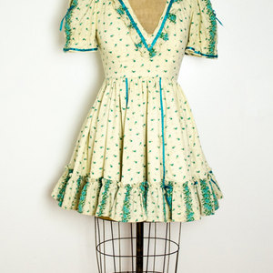 Vintage S / M Prairie Dress Cream w/ Green Flower Print Small Medium Mad Men Short Mini - Thumbnail 2