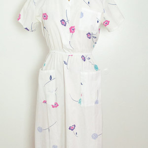 Vintage S / M Mod Dress White French Nurse Style Uniform Midi Small Medium Crest Flowers 1950s - Thumbnail 2