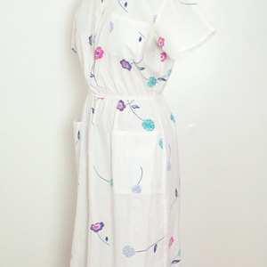 Vintage S / M Mod Dress White French Nurse Style Uniform Midi Small Medium Crest Flowers 1950s - Thumbnail 3