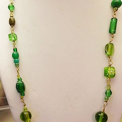Green themed glass beaded wire necklace - Thumbnail 5