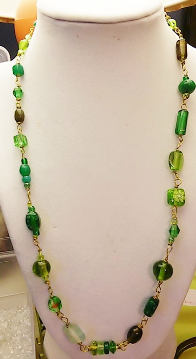 Green Themed Glass Beaded Wire Necklace