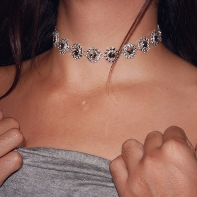 Single glitz glam choker 