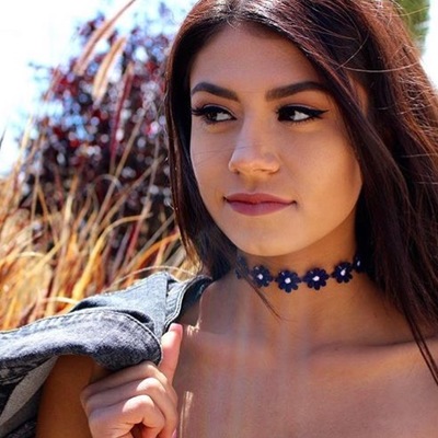 The flower power choker 