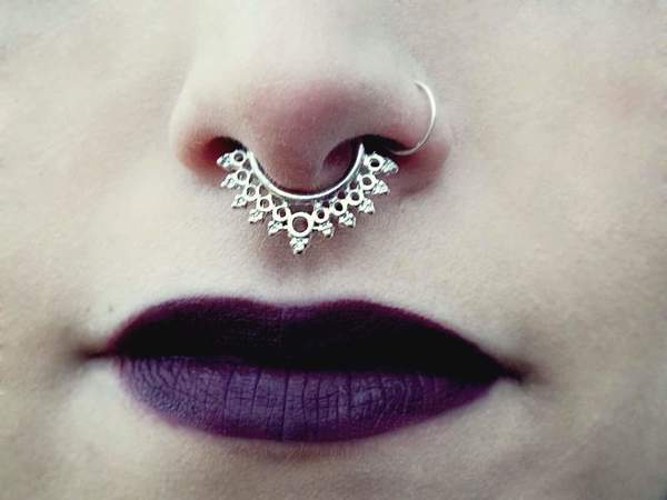 Fake septum piercing