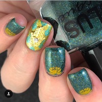 Evil Eye Hamsa w/ Gem- Gold - Thumbnail 1