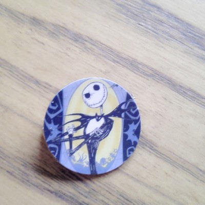 Nightmare before christmas black & yellow jack skellington pin