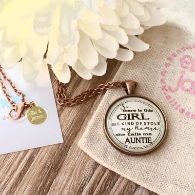 She calls me auntie (customizable) - Thumbnail 2