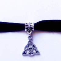 Black velvet choker with triquetra symbol - Thumbnail 2