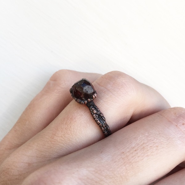 ROUGH GARNET RING