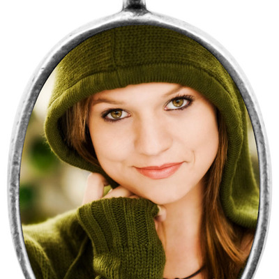 Large oval heirloom portrait pendant - Thumbnail 4