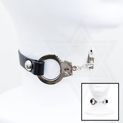 Cuffed choker