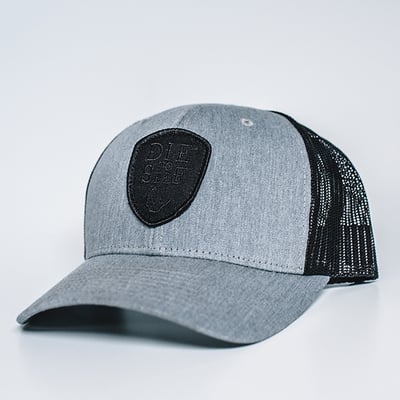 Black + gray precurved - trucker