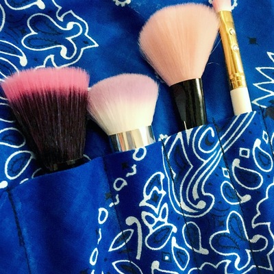 Royal blue band anna brush holder