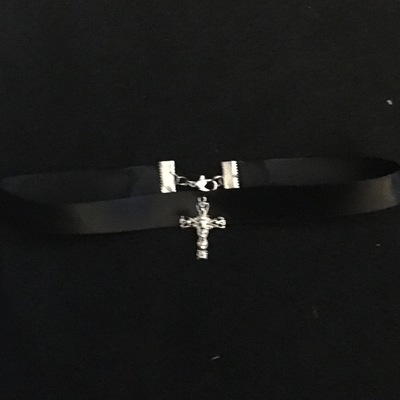 Cross choker