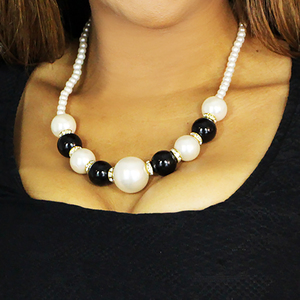 Black & White Pearl Necklace