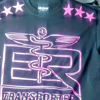 E.r datransporter (black&hot pink) artist t-shirt.