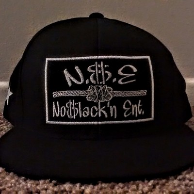 N$e no$lacknent. (black&silver) business fitted hat with stars.