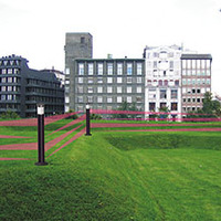 Solar-powered garden lamp with break-in alert barrier beams intrusion detector - Thumbnail 1