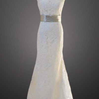 Vintage mermaid v-back lace wedding dress