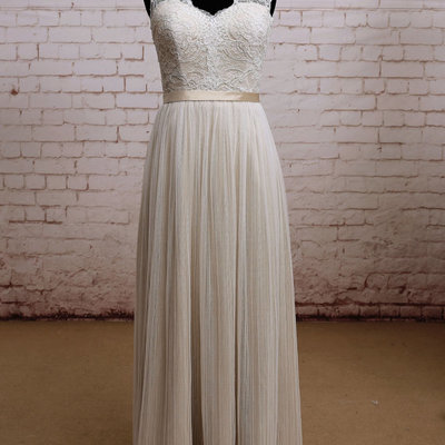 Vintage a-line v-back lace wedding dress