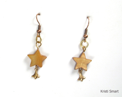 Tiny star shaped earrings