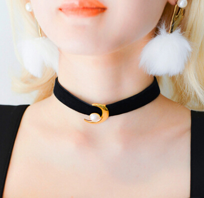 MOON CHOKER