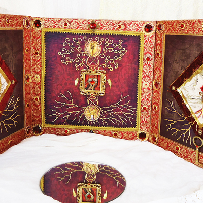 True love's kiss - triple panel 