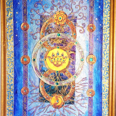 Crown of the sun and moon in gold