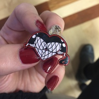 Heart Butt Enamel pin - Thumbnail 2
