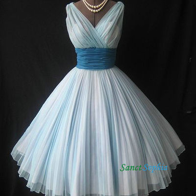 Knee length ball gown light blue homecoming dress,short v-neckline vintage bridesmaid dress