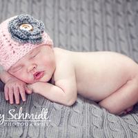 Pink lace stitch beanie with gray flower - Thumbnail 1