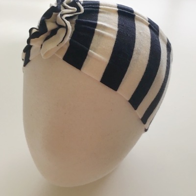 Ruffle snob cream & black