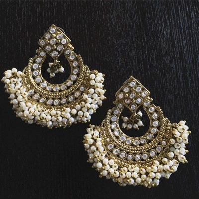 Baansi pearl earrings 