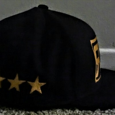 E.r (emt) (black&goldseries) fitted hat with stars.