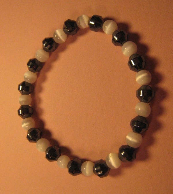 White Cat's Eye & Hemalyke Bracelet