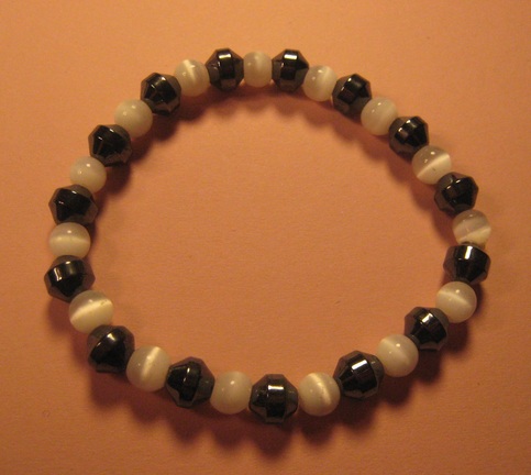 White Cat's Eye & Hemalyke Bracelet