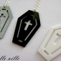 Cool grave necklace-2