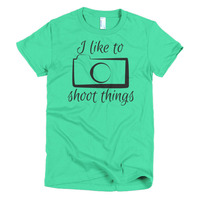I like to shoot things Short sleeve women's t-shirt - Thumbnail 3