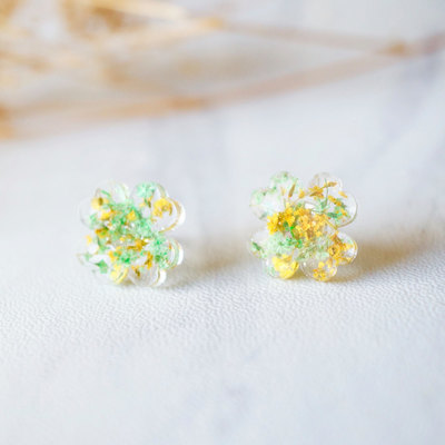 Real dried flowers and resin clover stud earrings in yellow and green